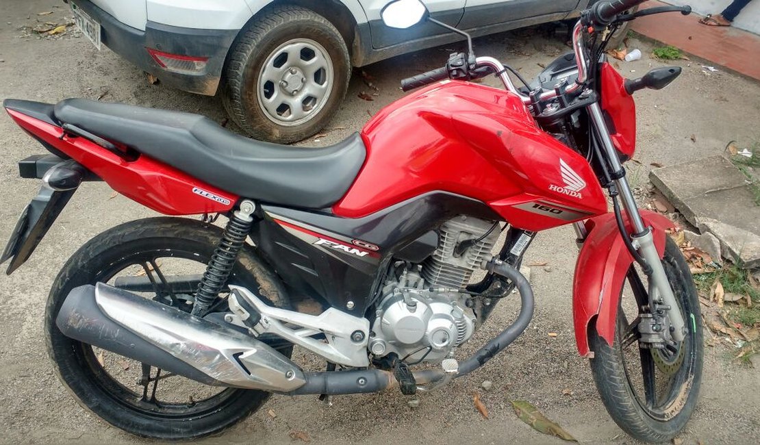 PM localiza moto roubada no bairro Primavera, em Arapiraca