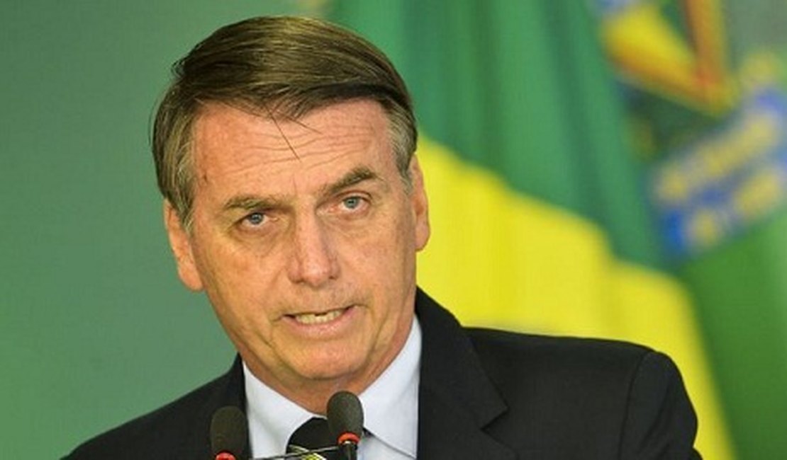 Bolsonaro ataca informação de colunista da revista Veja: 'Canalhice'