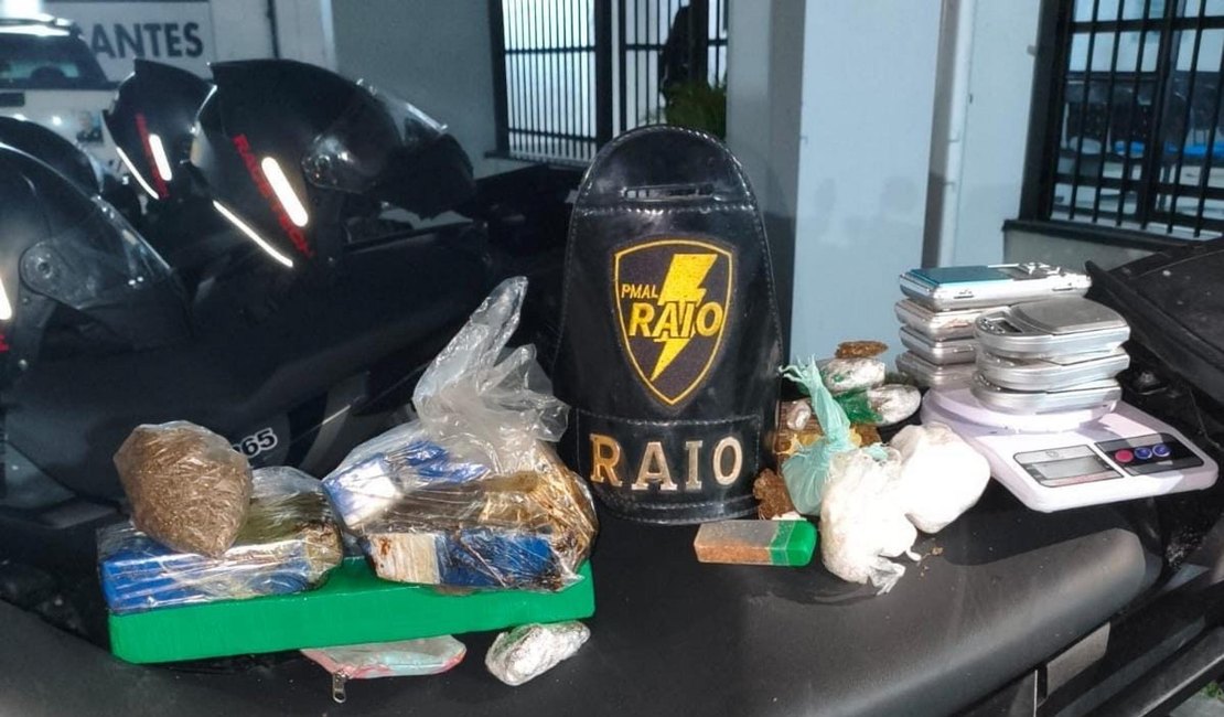 PM prende suspeito com dois quilos de drogas e oito balanças de precisão em Maceió