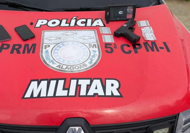 Dupla é presa após ser flagrada por câmeras com simulacro e “droga do estupro”