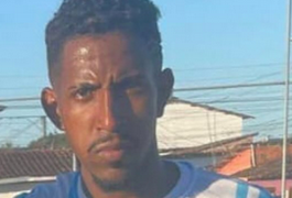 Homem é assassinado com ao menos 10 tiros em calçada, em Rio Largo