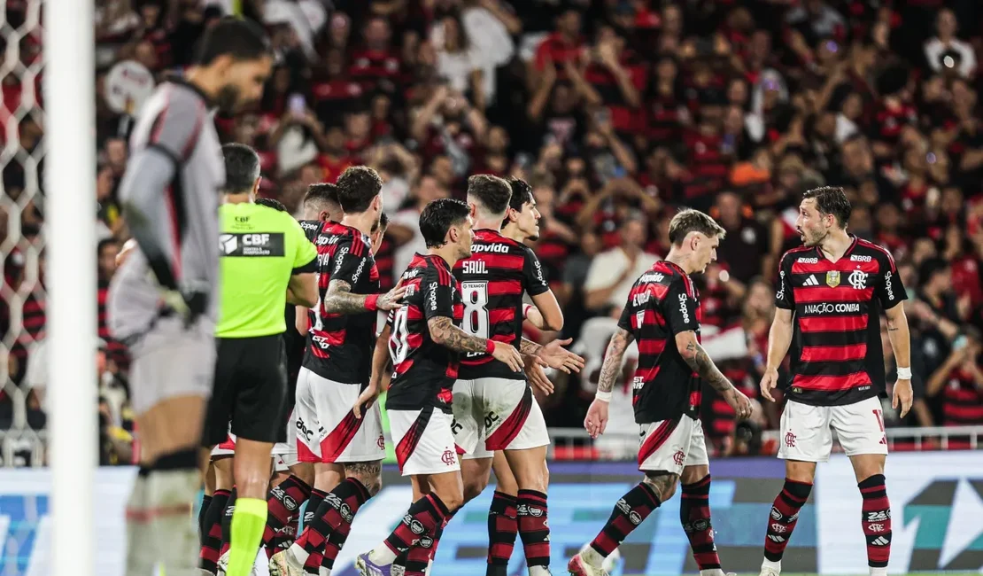 Flamengo derrota vitória por 8 a 0 e alcança maior goleada da história dos pontos corridos