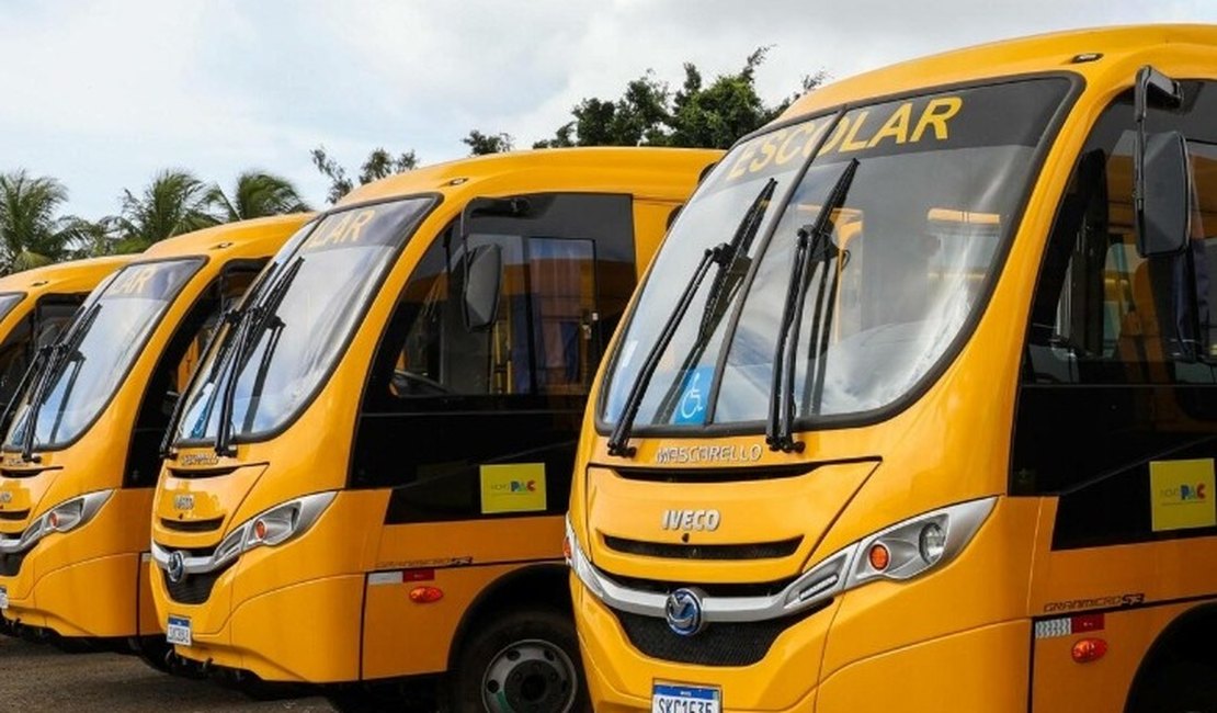 Homem é detido após ser flagrado furtando pneus de ônibus escolar, em Arapiraca