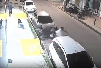Dupla em motocicleta ataca grupo a tiros e foge gritando “CV” em Maceió