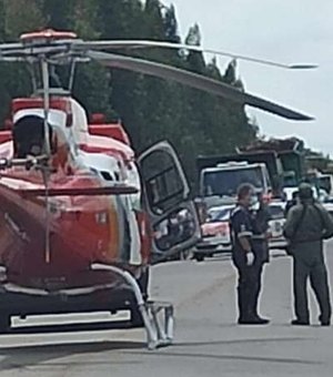 Grave colisão entre veículo de passeio e motocicleta deixa duas pessoas feridas na BR-316, em Atalaia