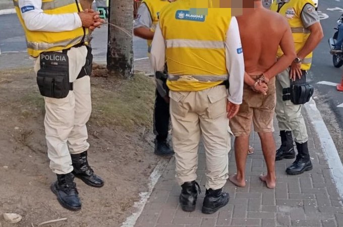 Homem bêbado desacata agentes e é preso na frente da filha de 4 anos, em Maceió