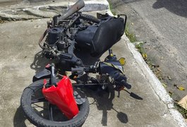 Motociclista e passageira de 17 anos sofrem ferimentos em colisão na parte alta de Maceió