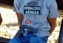 Jovens são detidos com simulacro de arma em van que seguia para Palmeira