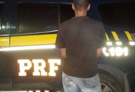 PRF prende traficante de drogas foragido na BR 101, em São Sebastião