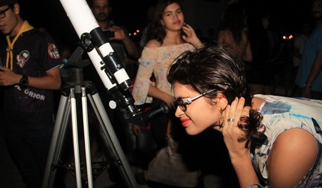 Eclipse lunar poderá ser visto do mirante do Planetário nesta terça-feira (16)