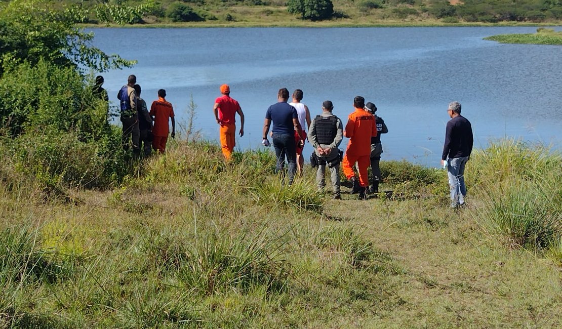 Corpo em estado avançado de decomposição é encontrado boiando no Lago da Perucaba