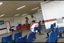 VÍDEO: Homem quebra objetos da recepção do Hospital de Lagarto, em SE