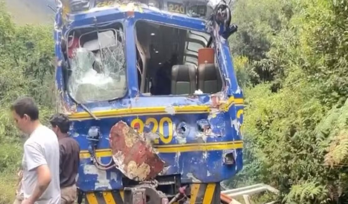 Batida entre trens deixa 1 morto e 30 feridos em rota turística para Machu Picchu, no Peru