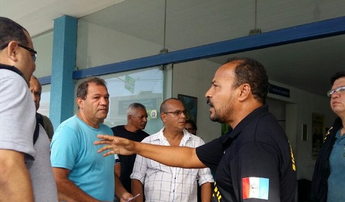 Policiais civis paralisam serviços no Code em ato por campanha salarial