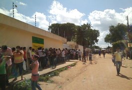 Último dia para tirar ou regularizar título de eleitor tem fila longa em Arapiraca