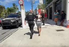 Vídeo mostra pânico e prisão de suspeito após tiroteiro e assassinato na orla de Maceió; assista