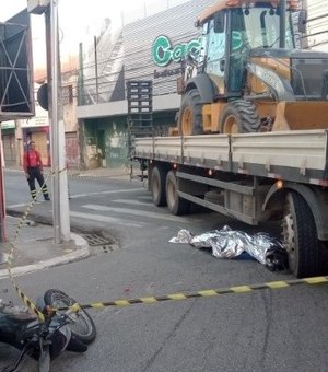 Motociclista de 27 anos morre após colidir moto em caminhão no Centro de Maceió