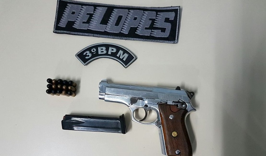 Jovem tenta fugir e é detido com arma de fogo, em Campo Grande, AL