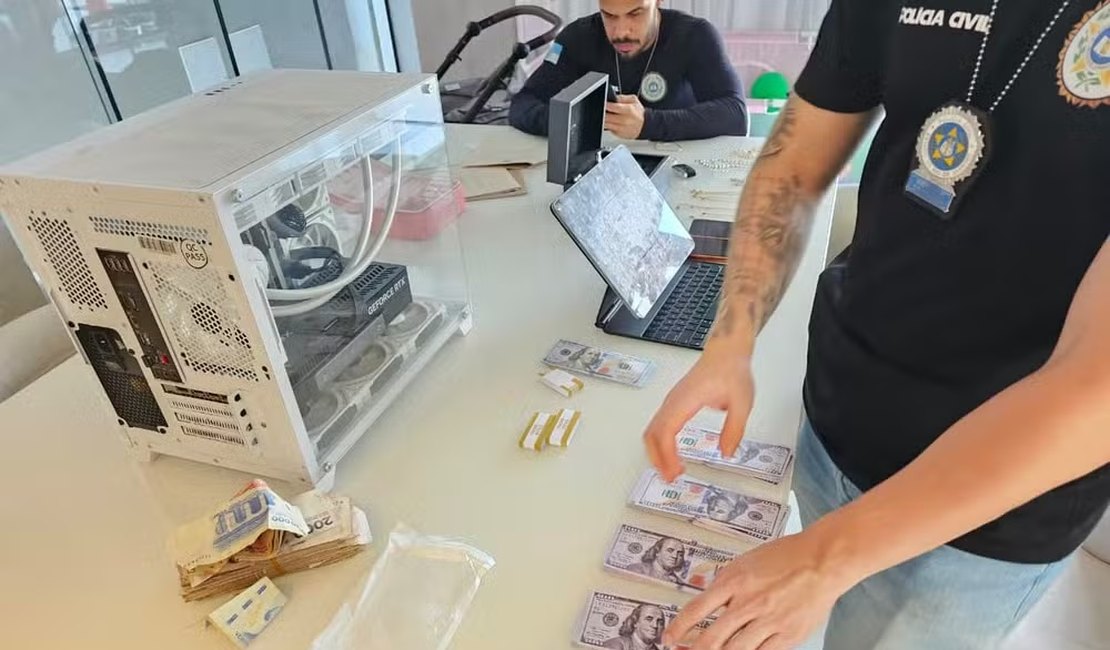 Polícia apreende 40 mil dólares em cédulas falsas na casa da influenciadora