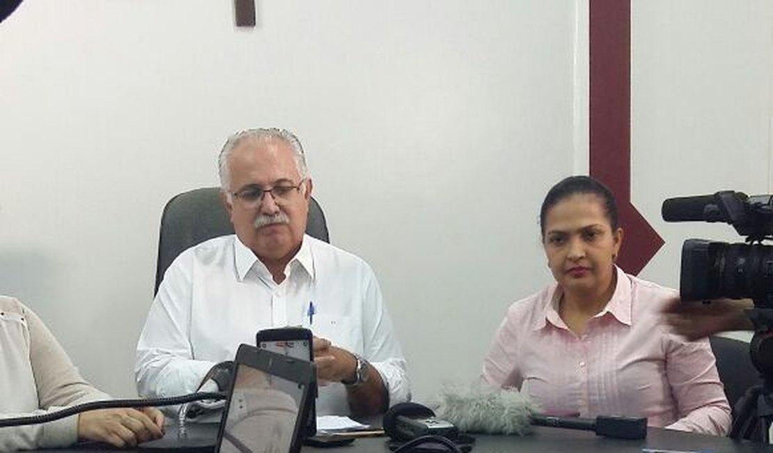 Rogério Teófilo afirma não ter verba para reajustar salário da Educação