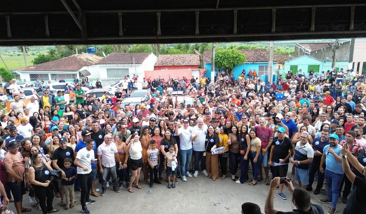 Feira Grande registra grande mobilização popular em adesivaço liderado pelo prefeito Dário Roberto