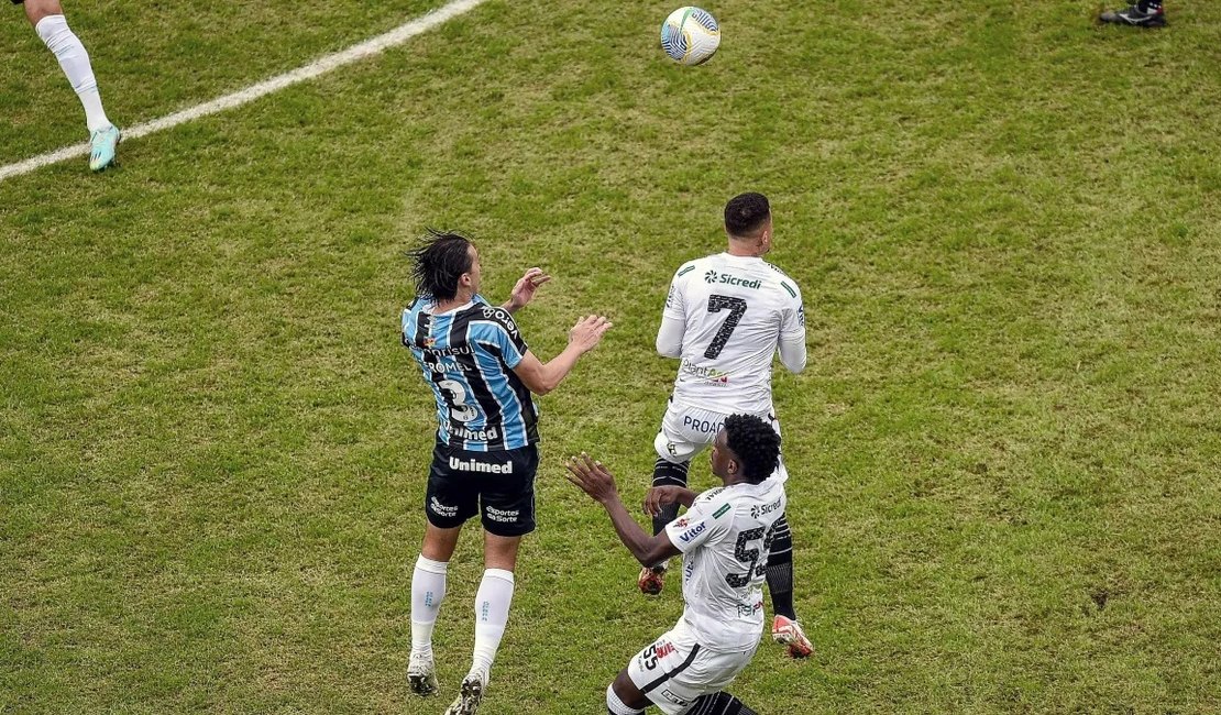 Grêmio vence Operário e avança às oitavas da Copa do Brasil