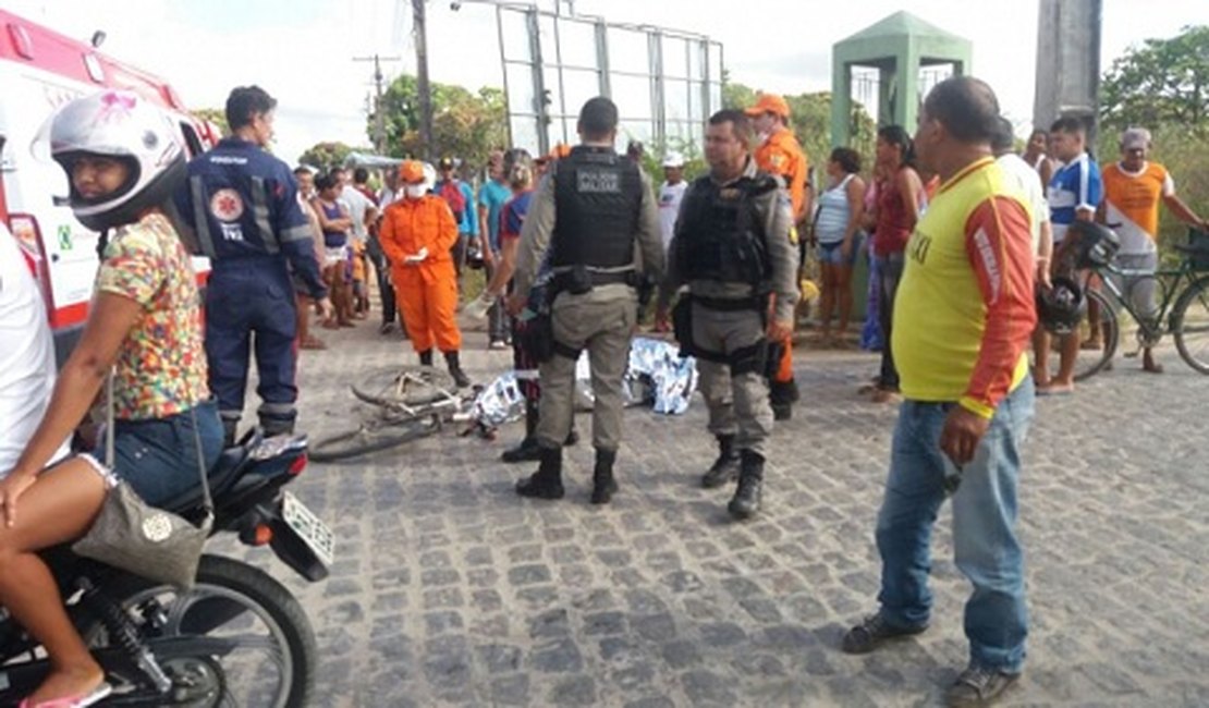 Condutor de ônibus foge após atropelar e matar jovem em Penedo