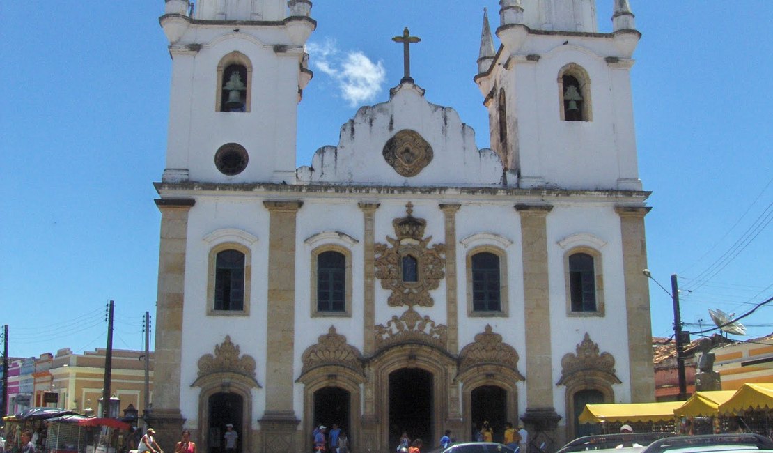 Bandidos invadem igreja histórica e furtam sacrário em Penedo, Alagoas