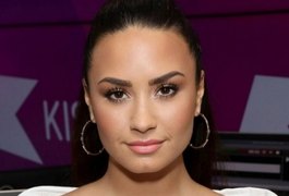 Demi Lovato explica orientação sexual: Saio tanto com homens quanto com mulheres