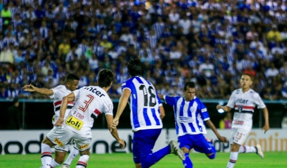 CSA discute jogo, mas comete erros fatais e São Paulo vence por 2 a 0