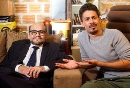 Senhor Barriga, do Chaves, vai à vila do Carlinhos Maia para cobrar o aluguel