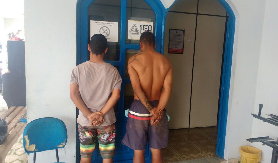 Dupla é presa pelo BPTran poucos minutos após cometer assalto no Centro de Arapiraca