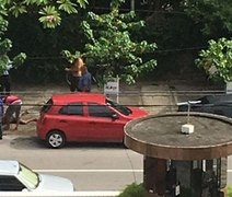 População espanca suspeito de roubo e polícia evita linchamento, na Ponta Verde