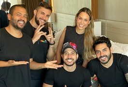 Rodeados por fãs e trocando abraços, participantes do 'BBB' causam preocupação antes de reencontro