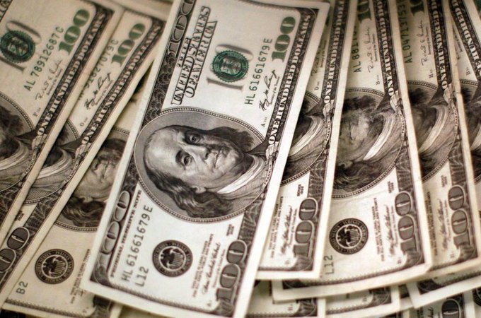 Dólar opera em alta e vai a R$ 5,80, ainda com expectativa por corte de gastos; Ibovespa cai