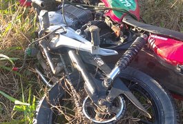 Vídeo. Motocicleta depenada é encontrada por populares em Arapiraca