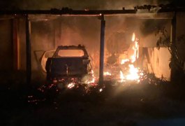 VÍDEO: Picape e estrutura coberta ficam destruídas em incêndio no povoado Bom Jardim