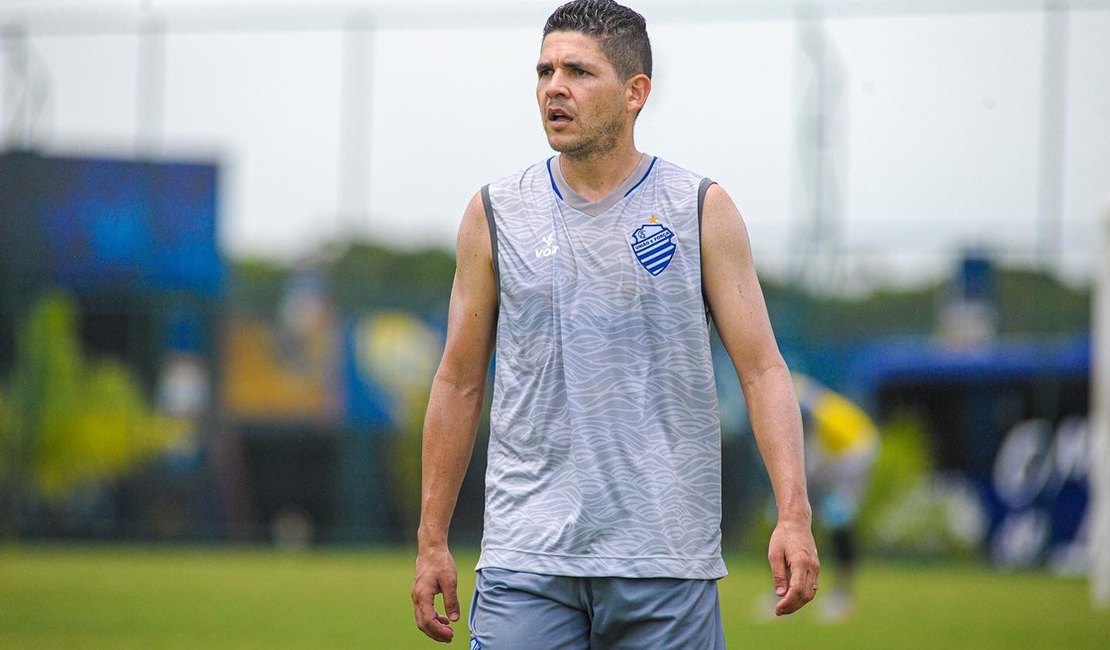 Diego Renan tem renovação de contrato confirmada pelo CSA