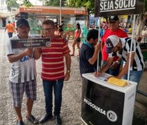 Torcedores abraçam campanha da diretoria e se tornam sócios na Blitz Alvinegra