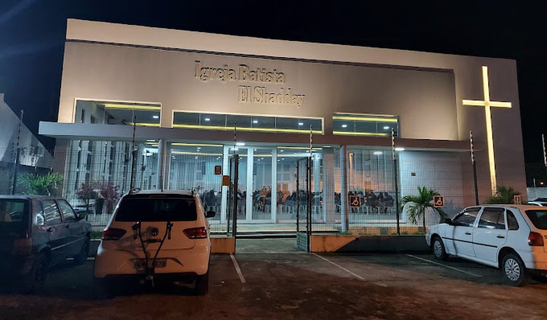 Ladrões invadem igreja e fogem com cerca de R$ 10 mil e equipamentos eletrônicos em Arapiraca