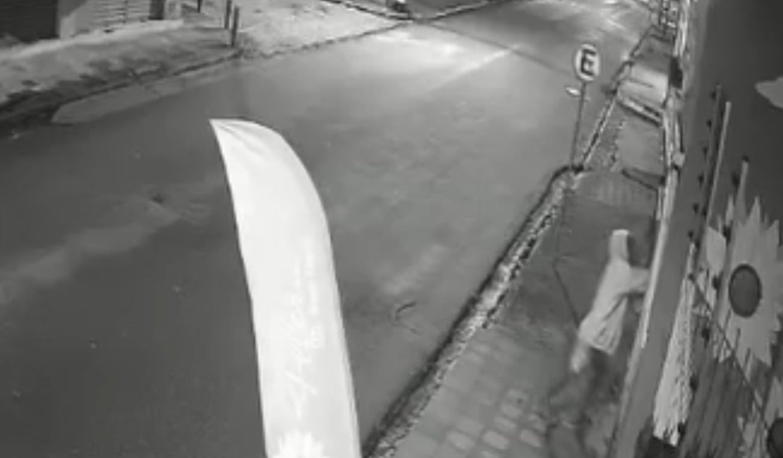 Criminoso tenta arrombar loja no Centro de Arapiraca; assista