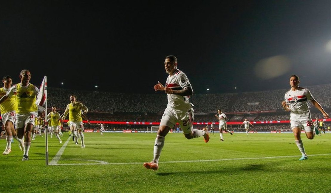 São Paulo vence o Corinthians por 2 a 0, reverte vantagem e está na final da Copa do Brasil