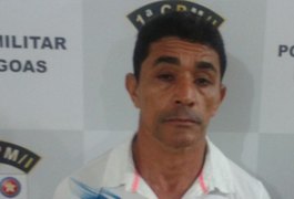 PM de São Miguel prende homem armado dentro de ônibus que seguia de Maceió para Arapiraca