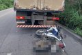 Motociclista colide contra traseira de caminhão e fica ferida na Serra das Espias