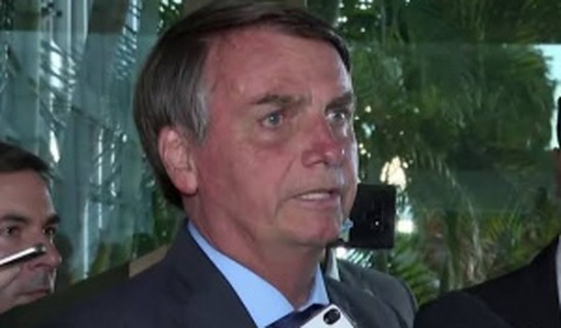 Bolsonaro assina MP que eleva valor do salário mínimo; veja valor