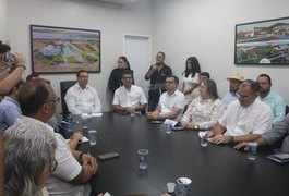 Vídeo. Com apoio de deputado Daniel Barbosa, prefeito Luciano assina Ordem de Serviço para pavimentação de mais bairros em Arapiraca