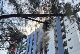 Incêndio atinge prédio em Boa Viagem na tarde deste sábado (5)