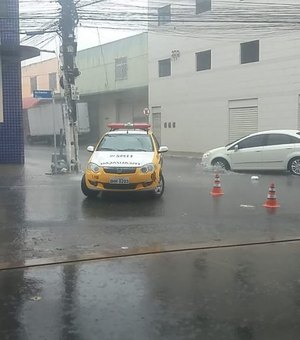 SMTT Arapiraca orienta motoristas sobre cuidados ao dirigir na chuva
