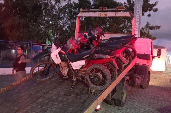 Operação conjunta do BPTran e 4ª Companhia apreende motos adulteradas e prende dois homens em Marechal Deodoro
