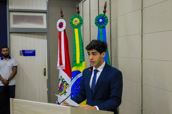 Gerônimo Barbosa, filho de Silvania Barbosa assume cadeira da mãe na Câmara de Maceió